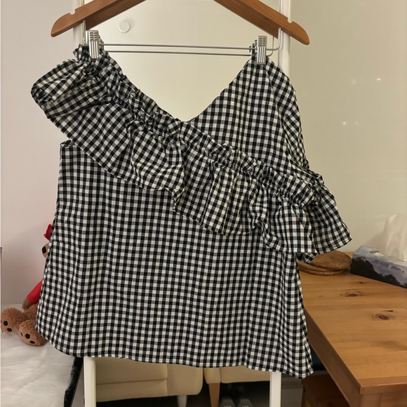 Super cute off shoulder top with ruffles - Picture 12 of 14